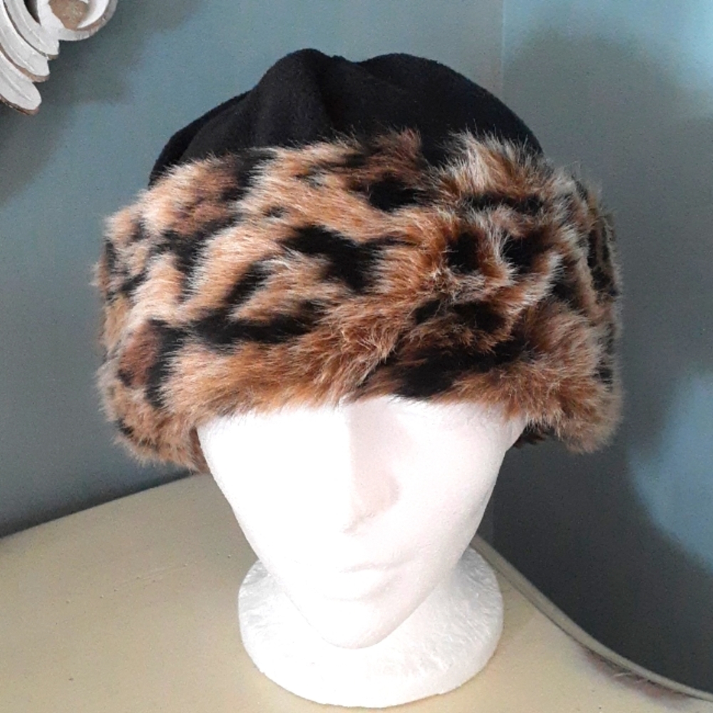 & Parkhurst Black Fleece and Leopard Faux Fur Hat